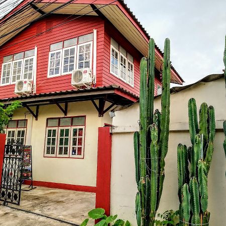 Champion Hostel 2 (Adults Only) Чиангмай Екстериор снимка