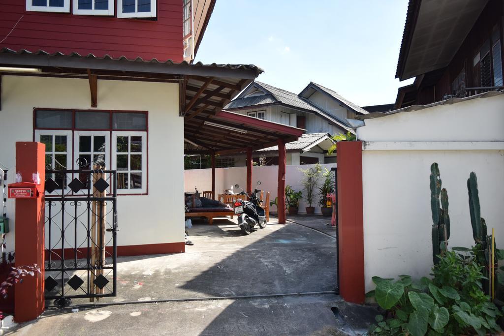 Champion Hostel 2 (Adults Only) Чиангмай Екстериор снимка