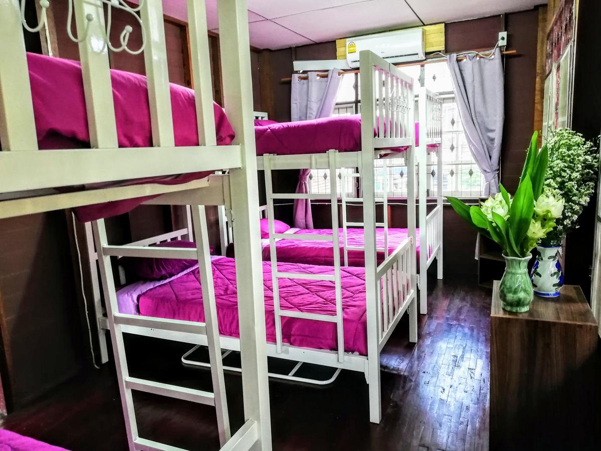 Champion Hostel 2 (Adults Only) Чиангмай Екстериор снимка