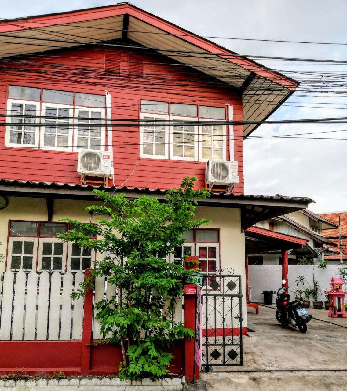 Champion Hostel 2 (Adults Only) Чиангмай Екстериор снимка
