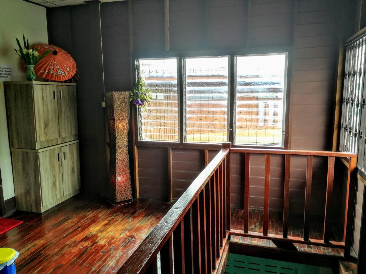 Champion Hostel 2 (Adults Only) Чиангмай Екстериор снимка