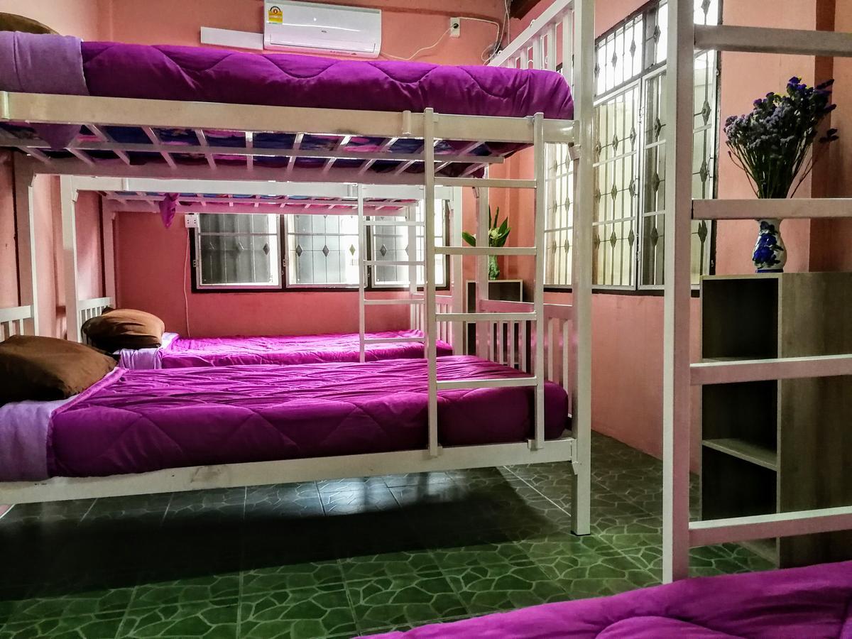 Champion Hostel 2 (Adults Only) Чиангмай Екстериор снимка